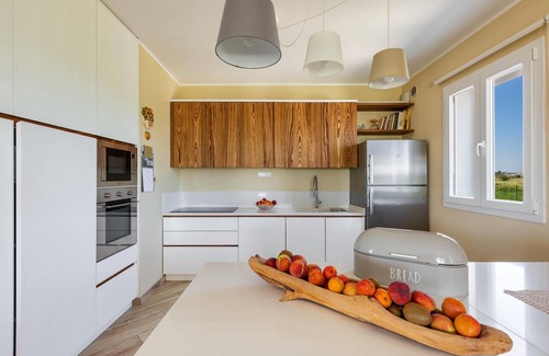 Parati Villa | Villa Il Neto: Pet-Friendly Retreat with Pool & Breakfast