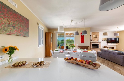Parati Villa | Villa Il Neto: Pet-Friendly Retreat with Pool & Breakfast