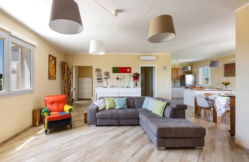 Parati Villa | Villa Il Neto: Pet-Friendly Retreat with Pool & Breakfast