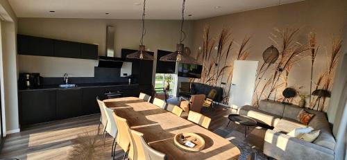 Hindeloopen Resort | 238 Stunning IJsselmeer View - 365 Days Watersport & Kite Fun