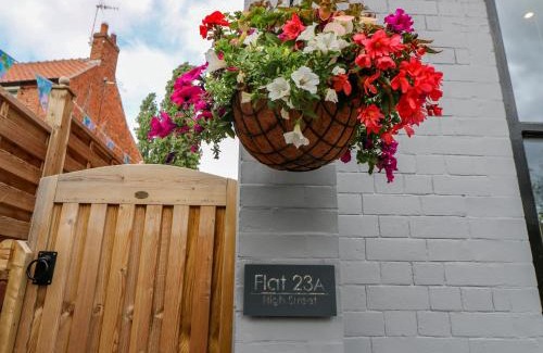 Edwinstowe Apartment | Experience Comfort at 23a High Street - Rated 9/10!