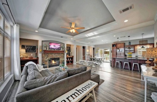 Dripping Springs Cabin | 23Acre Hill Country Retreat: Sleeps 80+|Pool |YOGA