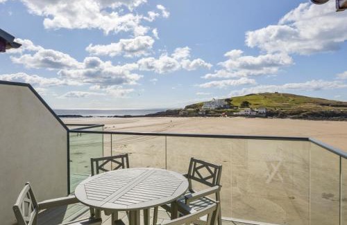 Bigbury-on-Sea House | Enjoy 24 Burgh Island Causeway: Pet-Friendly & Pool Access