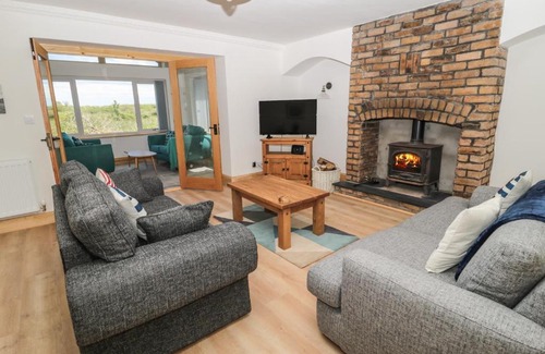Woodhorn House | Inviting 24 Hauxley Links with Ocean Views for Families