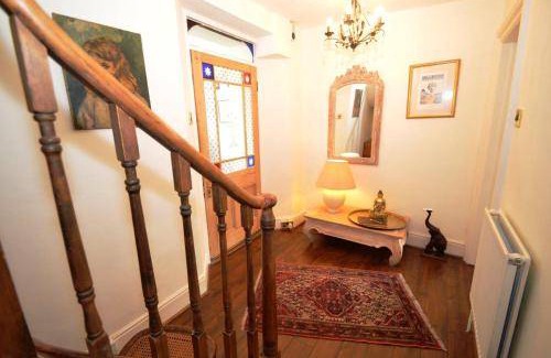 Dartmouth Bed & Breakfast | Cozy Bed and Breakfast for 2 with Kitchen Access
