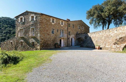 Ossinya Bed & Breakfast | Comfortable Bed and Breakfast for Up to 3 Guests
