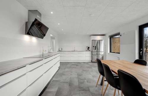 Vedersø Cottage | Spacious 9 Bedroom Retreat in Ulfborg with Spa & Pet Friendly