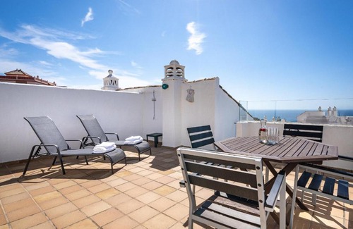 Castillo de Sabinillas Apartment | Beachfront Relaxation with Rooftop Views at Duquesa Manilva