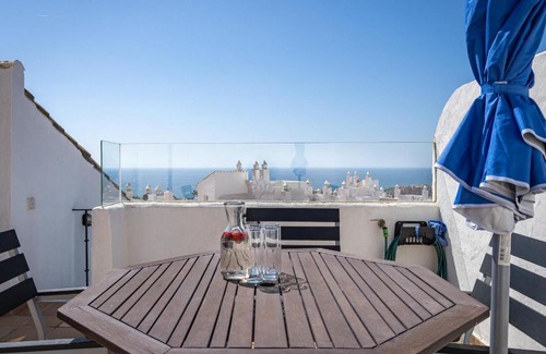 Castillo de Sabinillas Apartment | Beachfront Relaxation with Rooftop Views at Duquesa Manilva