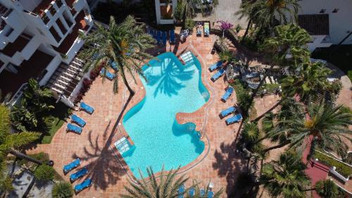 Castillo de Sabinillas Apartment | Beachfront Relaxation with Rooftop Views at Duquesa Manilva