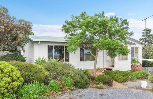 Normanville House | Relax with Wildlife Views and Family-Friendly Amenities
