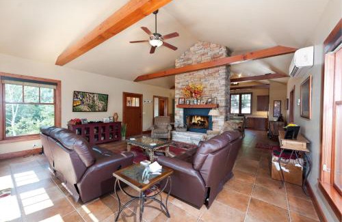 Hermosa House | Family-Friendly Retreat at 240 County Road 201