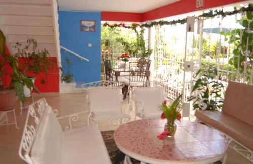 IronShore Estates Bed & Breakfast | Cozy Bed and Breakfast with Pool & Restaurant for 3 Guests