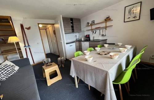 Vallandry Apartment | 240m from resort center, 1st floor, balcony, tv, ski locker, 45m², Peisey-Vallandry