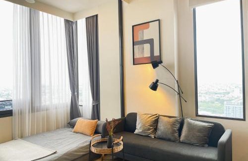 Phra Khanong Apartment | Stylish Two Bedroom Loft Near BTS On Nut with Pool Access