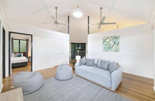 Nightcliff Villa | Spacious 4-Bedroom Villa with Pool for Up to 8 Guests