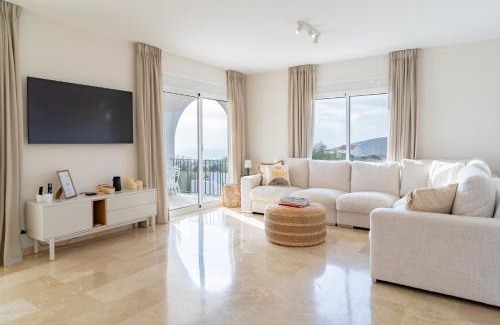 Puerto de la Duquesa Villa | Villa Joya de Guadalupe: Family-Friendly Haven with Pool