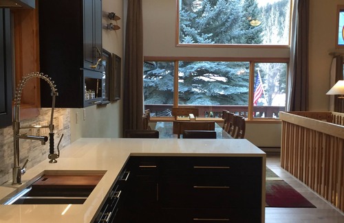 Eagle-Vail House | Inviting Escape with Hot Tub near Vail & Beaver Creek
