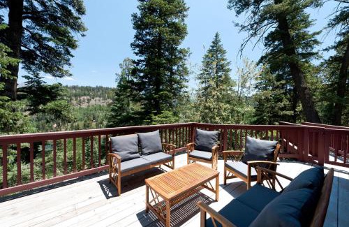 Columbine Lake House | Inviting Stay at 246 Beaver Circle: Child-Friendly Retreat