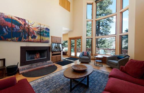 Columbine Lake House | Inviting Stay at 246 Beaver Circle: Child-Friendly Retreat