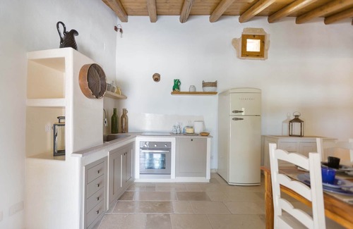 Specchia Villa | Villa Vanda: Pet-Friendly Retreat with Spa & Breakfast