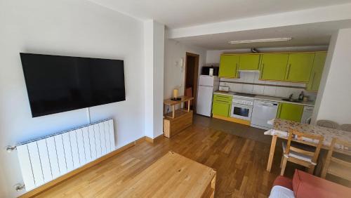 Arenas de Cabrales Apartment | Nature-Focused 24A03 Apartment in Arenas de Cabrales