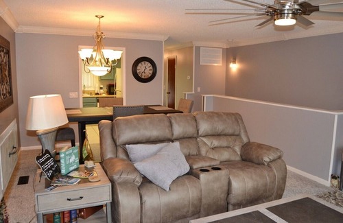 Hot Springs Village House | Cozy Lake DeSoto Townhome with Scenic Views and Breakfast