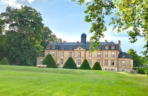Lombron House | Elegant Stays at Château de Lauresse: 9/10 Guest Rated Escape