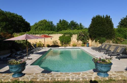 Lombron House | Elegant Stays at Château de Lauresse: 9/10 Guest Rated Escape