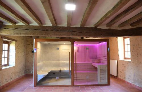 Lombron House | Elegant Stays at Château de Lauresse: 9/10 Guest Rated Escape
