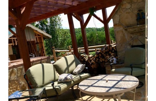 Dahlonega House | Scenic Retreat with Farm Animals & Creek Near Dahlonega