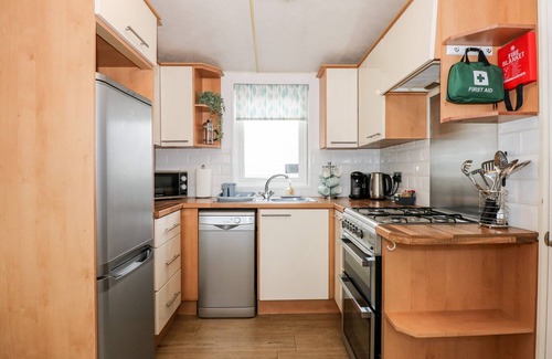 Hopton Cottage | Pet-Friendly Getaway with Pool at 25 Foxburrow Hang, Belton