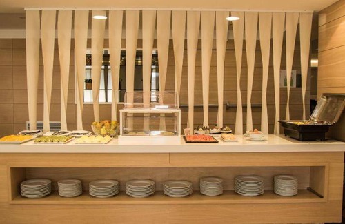 El Ensanche Zona Nuova Hotel | Elegant 5-Star Hotel with Family-Friendly Amenities