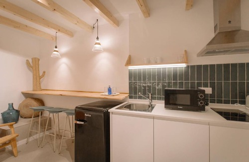 Old Town Apartment | Cozy 25 m² Apartment for 4 with Kitchen & Perfect Score
