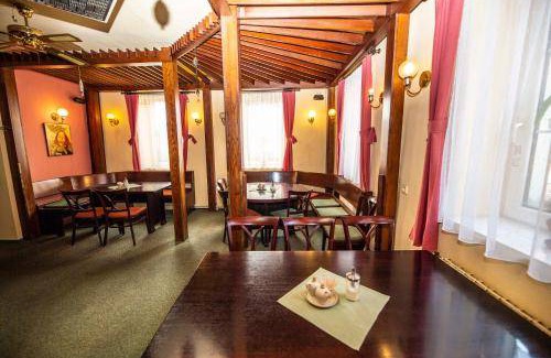 Hluboka nad Vltavou Bed & Breakfast | Cozy Bed and Breakfast for Up to 5 Guests - Pet Friendly