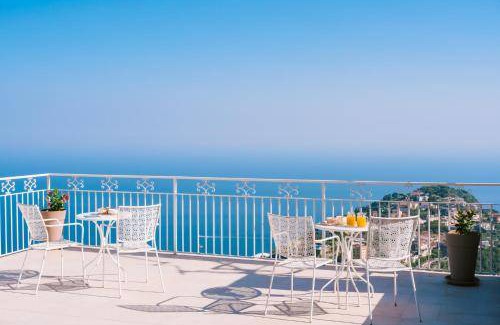 Ravello Bed & Breakfast | Cozy Bed and Breakfast with Pool for 3 Guests