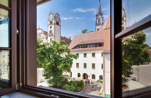 Oschatz Hotel | Charming 5-Star Hotel for 3 Guests with Pet-Friendly Amenities