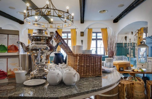 Oschatz Hotel | Charming 5-Star Hotel for 3 Guests with Pet-Friendly Amenities