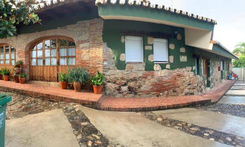 Logrosan House | Cozy 25 m² House for 3 Guests with Kitchen & Pet Friendly
