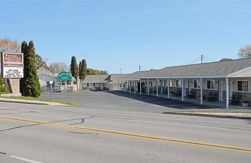 St Ignace Hotel | Spacious Motel for 4 Guests, Just Steps from Adventure