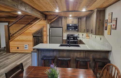 Island Park House | Perfect Getaway: Hot Tub, Fire Pit & Steps from Yellowstone!