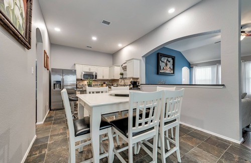 South Arlington House | Exclusive 3BD Home with Garage in Grand Prairie Awaits