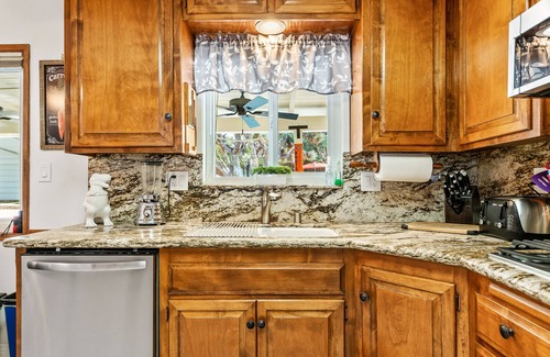 Yucca Valley House | Discover Fun-Filled Getaway with Pool & Spa Amenities
