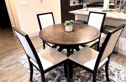 Richardson Apartment | Prime Location 2BD Apartment with King Beds & Great Amenities