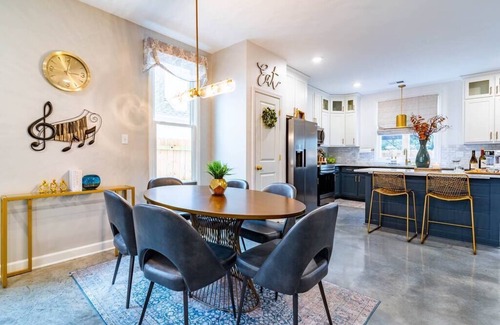 University District House | Relaxing Getaway with Hot Tub & Game Room - 10/10 Rated