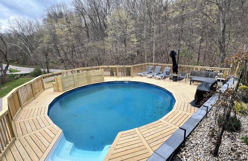 Laurelville Cabin | Discover Majestic Ridge Lodge: Pool, Spa & Family Fun