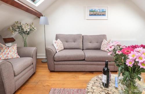 Lancaster Apartment | Discover 25 St Georges Quay: Family-Friendly Escape