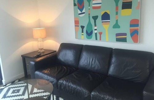 Geelong West Apartment | 25 Villamanta St with Free Wi-Fi