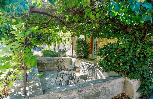 Caromb Villa | Spacious 4-Bedroom Villa with Pool and Mountain Views