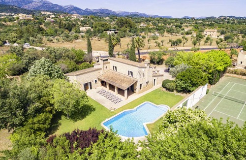 Lloseta Villa | Villa Can Salat: Relax by Your Private Pool & Kitchen